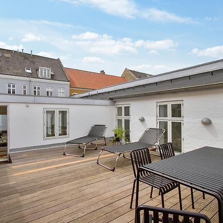 Central 3-Bedroom Apartment With A Big Terrace And Fitness Room Олбор Екстериор снимка