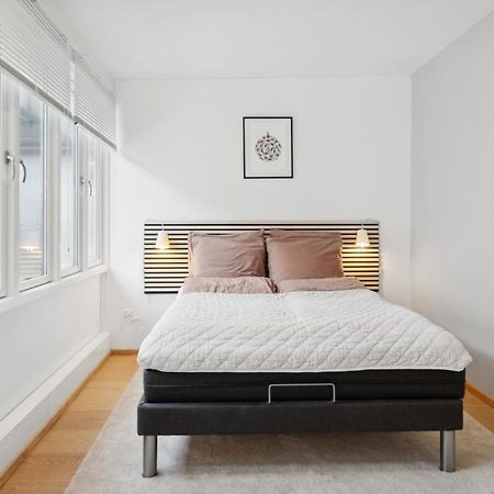 Central 3-Bedroom Apartment With A Big Terrace And Fitness Room Олбор Екстериор снимка