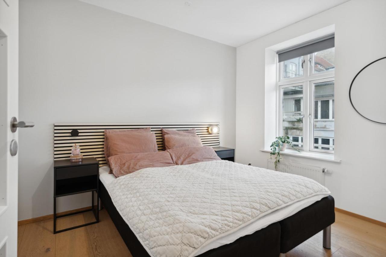 Central 3-Bedroom Apartment With A Big Terrace And Fitness Room Олбор Екстериор снимка